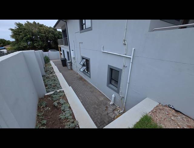 5 BEDROOM HOUSE FOR SALE IN WAVECREST